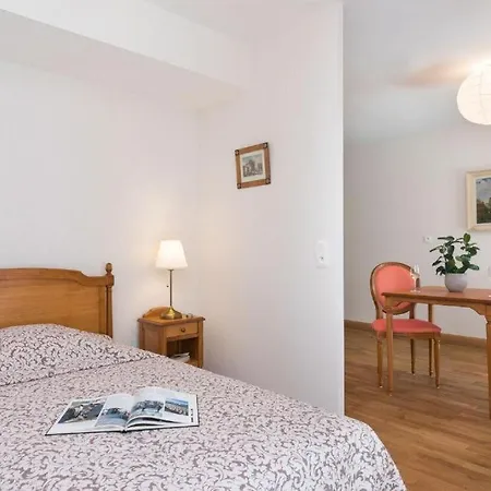 Médicis Les Petites Roches 3* Dijon