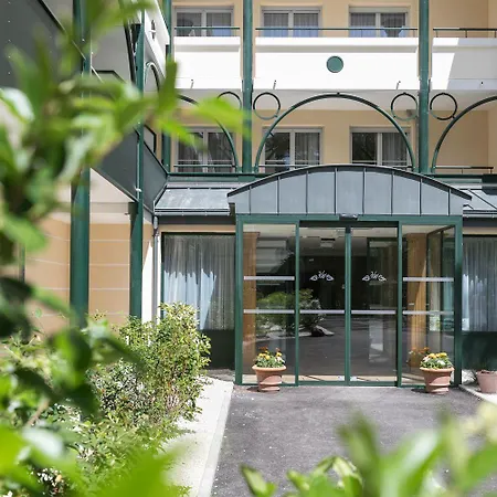 Hotel apartamentowy Medicis Les Petites Roches 3*