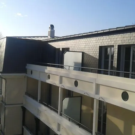 Medicis Les Petites Roches Hotel apartamentowy 3*