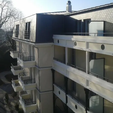 Hotel apartamentowy Medicis Les Petites Roches 3*