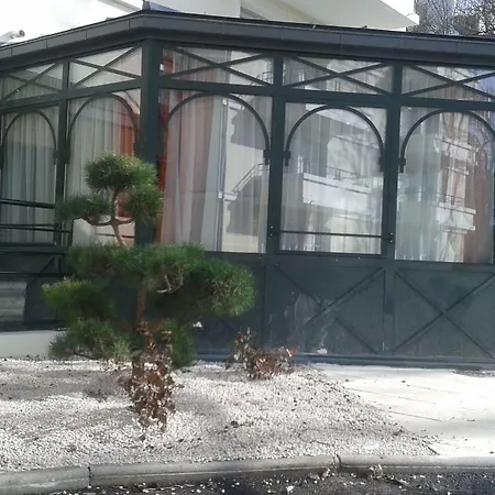 Medicis Les Petites Roches 아파트호텔 디종