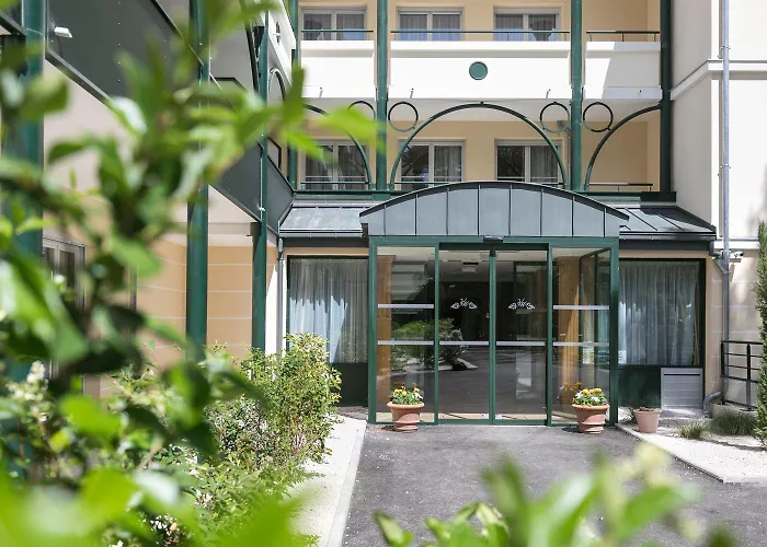 Appart hôtel Médicis Les Petites Roches 3*