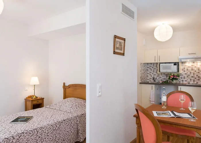 Médicis Les Petites Roches