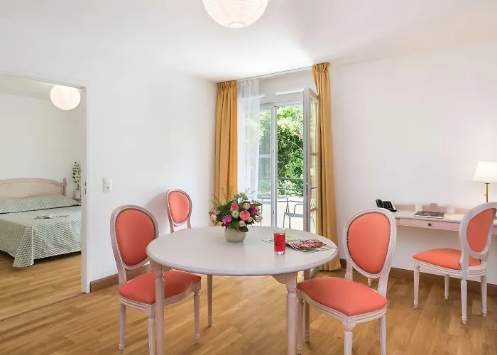 Medicis Les Petites Roches Aparthotel 3*