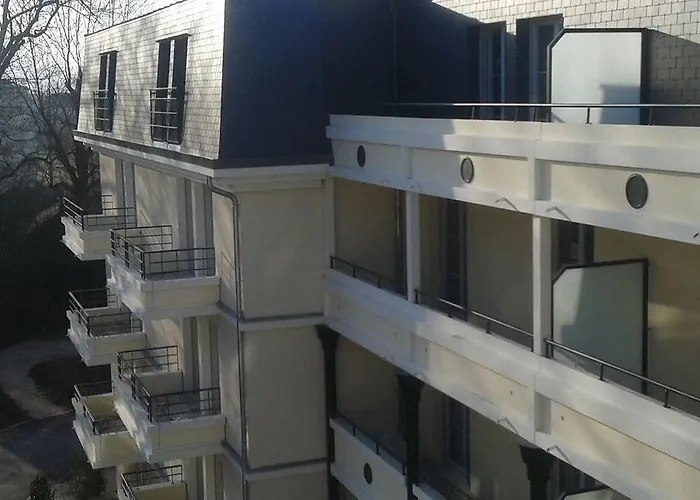 Appart hôtel Médicis Les Petites Roches 3*