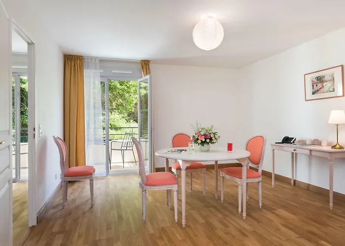 Médicis Les Petites Roches 3*